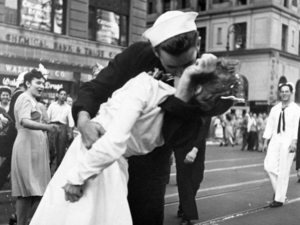 Kissing the War Goodbye in Times Square