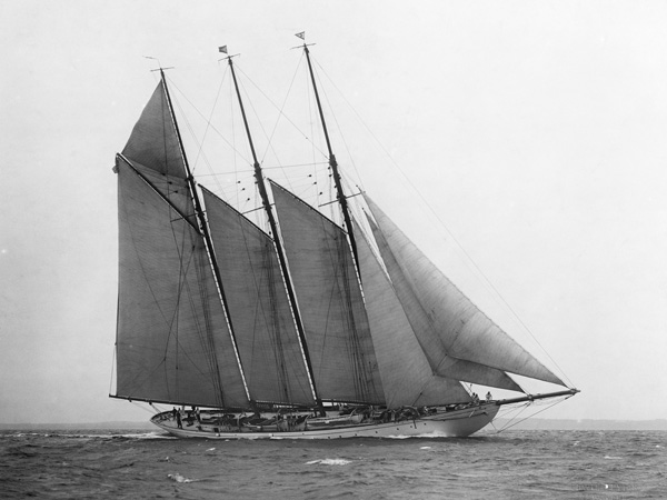 The Schooner Karina at Sail